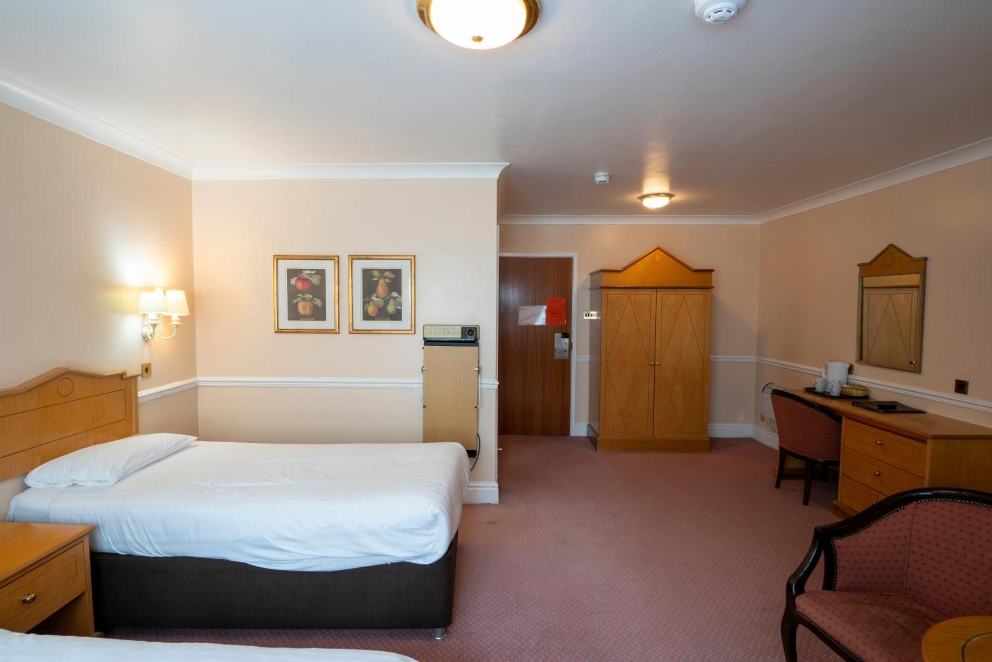 Beaufort Park Hotel Mold Ngoại thất bức ảnh