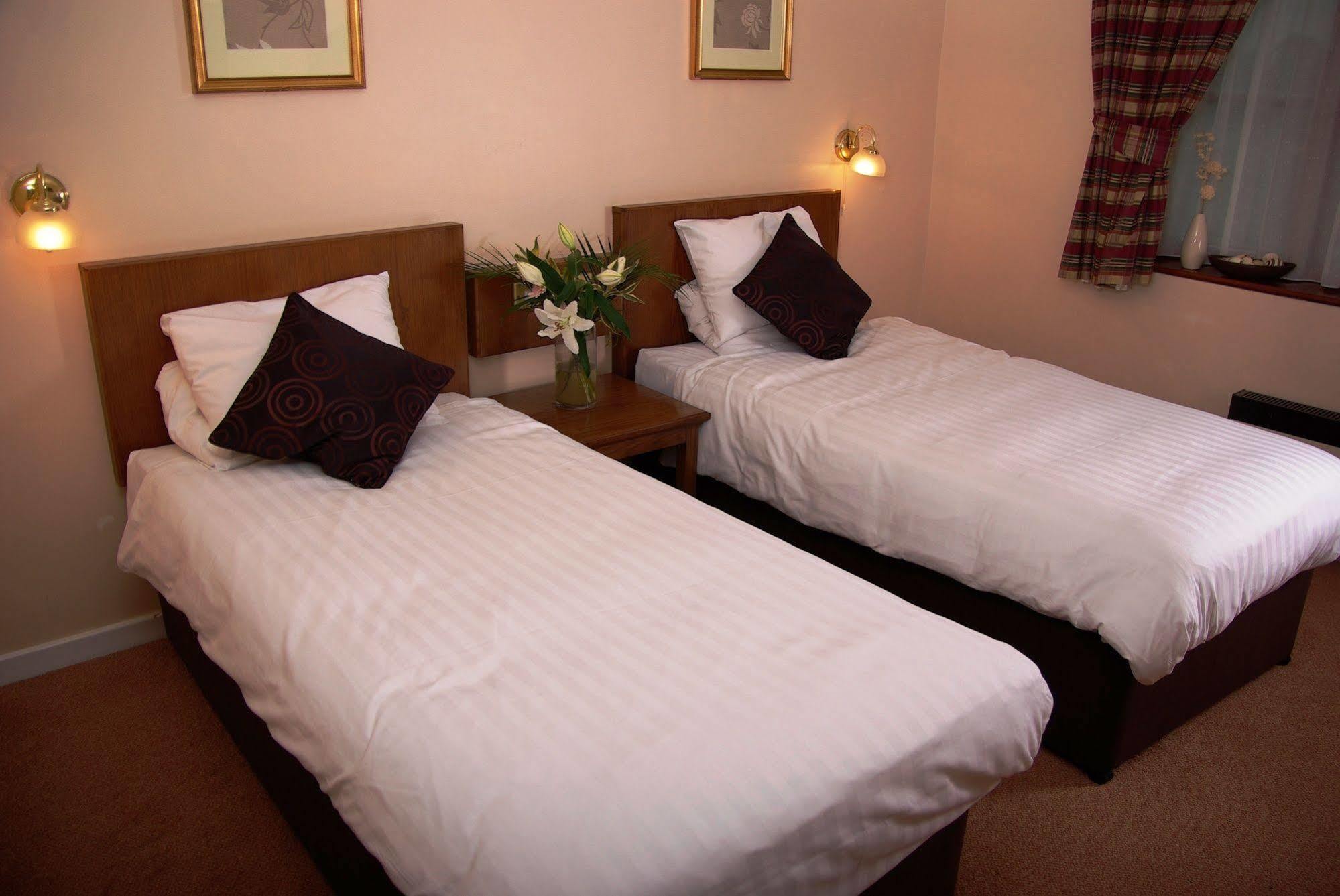 Beaufort Park Hotel Mold Phòng bức ảnh